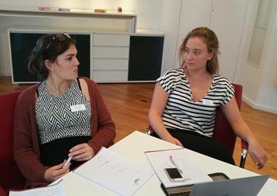 Studentinnen bei der Ideenentwicklung